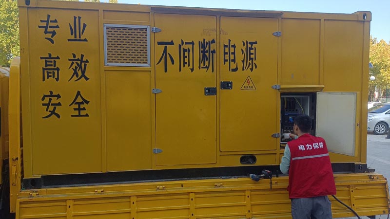 南海柴油发电机组和UPS电源配合使用时，如何避免切换过程中的电力中断？